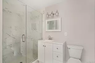 991 Madeira Blvd, Melville, NY 11747 - Photo 10