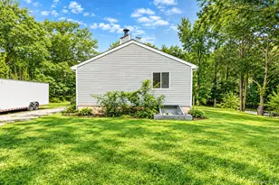 95 W Bartlett Rd, Middle Island, NY 11953 - Photo 32