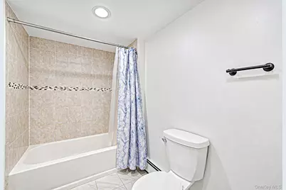 95 W Bartlett Road, Middle Island, NY 11953 - Photo 34