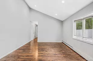 95 W Bartlett Rd, Middle Island, NY 11953 - Photo 16