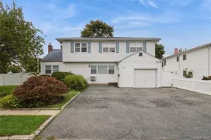 31 E June St, Lindenhurst, NY 11757 - Photo 2
