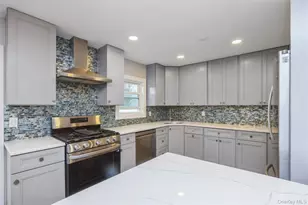 31 E June St, Lindenhurst, NY 11757 - Photo 8