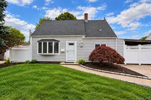 34 Chapel Ln, Levittown, NY 11756 - Photo 2