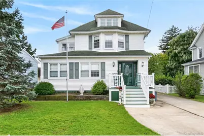 36 Union Place, Lynbrook, NY 11563 - Photo 1