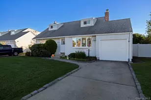 2066 Seaford Ave, Seaford, NY 11783 - Photo 4