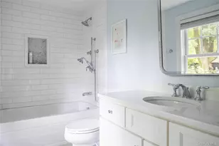 2 Wood Ln, Locust Valley, NY 11560 - Photo 12