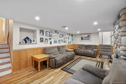 655 Hyman Avenue, Bay Shore, NY 11706 - Photo 14