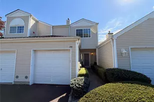 298 Prairie Ct, Manorville, NY 11949 - Photo 2
