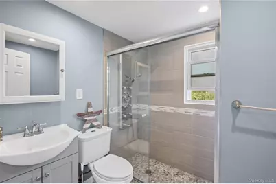 328 1st Avenue, Lindenhurst, NY 11757 - Photo 24