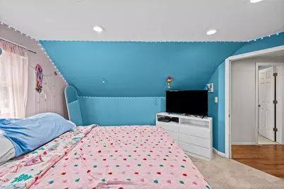 328 1st Avenue, Lindenhurst, NY 11757 - Photo 22