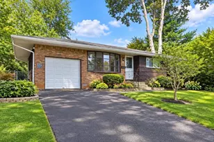 5 Pebble Ln, South Huntington, NY 11746 - Photo 2