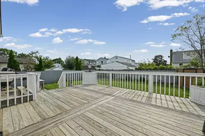 635 S 6th Street, Lindenhurst, NY 11757 - Photo 24