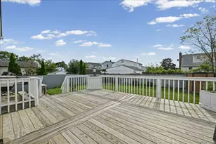 635 S 6th St, Lindenhurst, NY 11757 - Photo 24