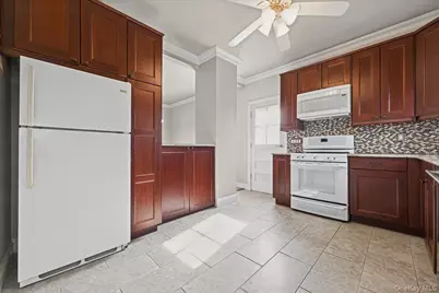 635 S 6th Street, Lindenhurst, NY 11757 - Photo 10
