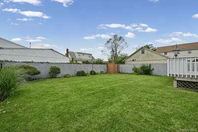 635 S 6th Street, Lindenhurst, NY 11757 - Photo 26