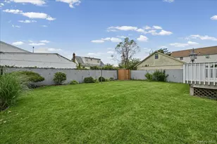 635 S 6th St, Lindenhurst, NY 11757 - Photo 26