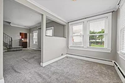 635 S 6th Street, Lindenhurst, NY 11757 - Photo 4