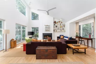 25 Old Squiretown Rd, Hampton Bays, NY 11946 - Photo 6
