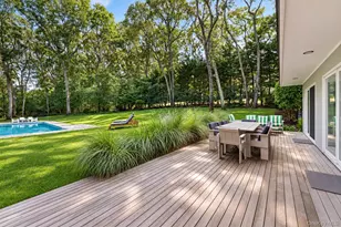 25 Old Squiretown Rd, Hampton Bays, NY 11946 - Photo 20