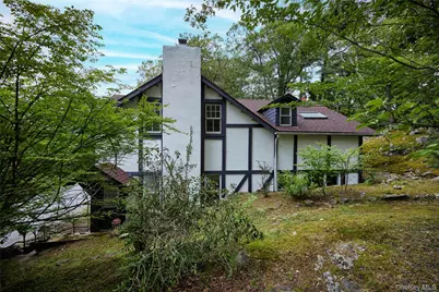 93 Circuit Road, Tuxedo Park, NY 10987 - Photo 2