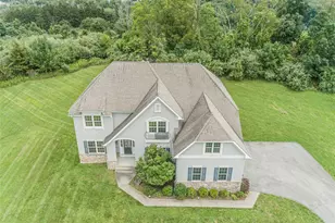 86 Victoria Dr, Poughquag, NY 12570 - Photo 2