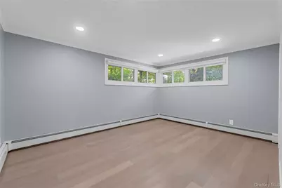 19 Ridge Drive E, Roslyn, NY 11576 - Photo 20