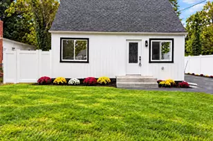 102 Pinewood Dr, Shirley, NY 11967 - Photo 2