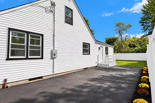 102 Pinewood Dr, Shirley, NY 11967 - Photo 4