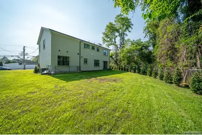770 Cedar Street, Syosset, NY 11791 - Photo 10