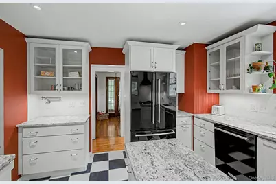 102 E Market Street, Hyde Park, NY 12538 - Photo 24