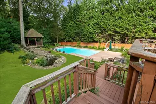 7 Faulkner Ln, Dix Hills, NY 11746 - Photo 36