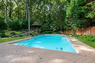 7 Faulkner Ln, Dix Hills, NY 11746 - Photo 38