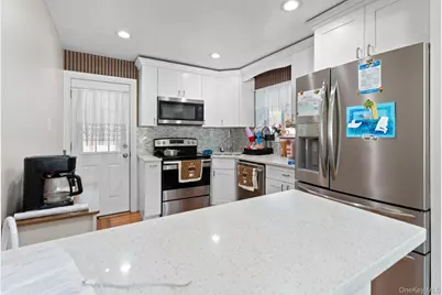 27 Croydon Road, Amityville, NY 11701 - Photo 6