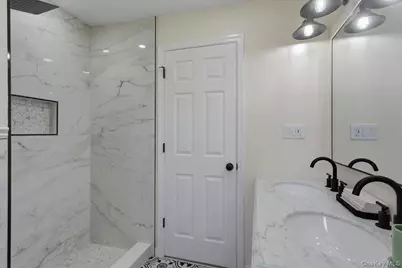 669 Vassar Road, Poughkeepsie, NY 12603 - Photo 14