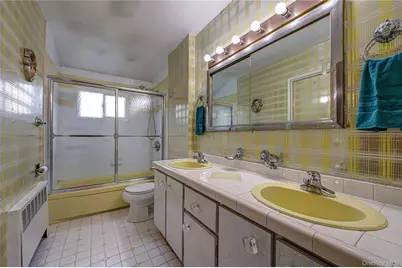 15 Earl Place, Amityville, NY 11701 - Photo 10