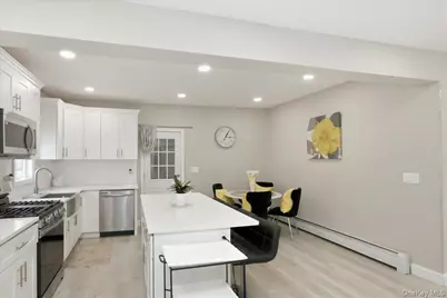 63 E Neck Court, West Babylon, NY 11704 - Photo 16