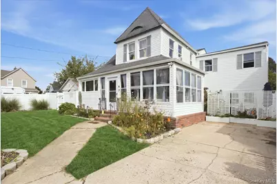 63 E Neck Court, West Babylon, NY 11704 - Photo 2