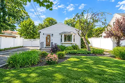 182 Commack Road, Deer Park, NY 11729 - Photo 8