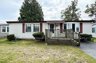 5 Holly Dr, Manorville, NY 11949 - Photo 2