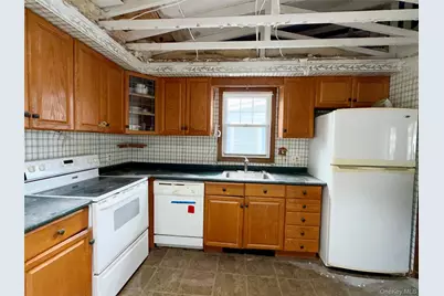 5 Holly Drive, Manorville, NY 11949 - Photo 8