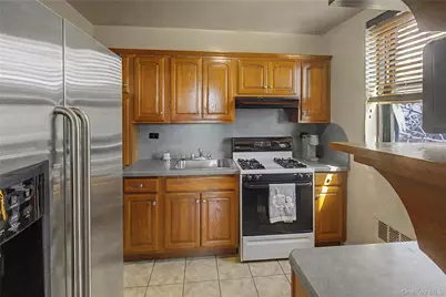 139-15 83rd Ave Ave #703, Briarwood, NY 11435 - Photo 6