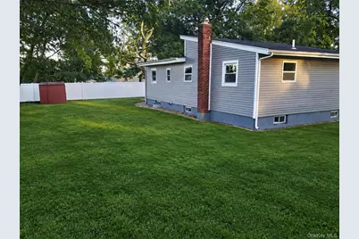 9 Holt Street, Amityville, NY 11701 - Photo 4