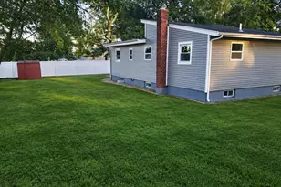 9 Holt St, Amityville, NY 11701 - Photo 4