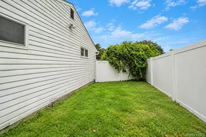 2909 Connecticut Avenue, Medford, NY 11763 - Photo 36