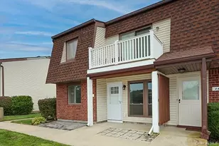 43 Cambridge Dr W, Copiague, NY 11726 - Photo 4