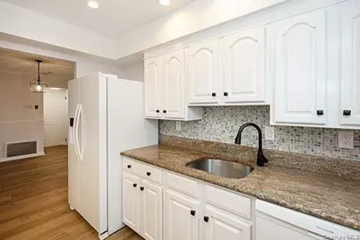 43 Cambridge Drive W, Copiague, NY 11726 - Photo 14