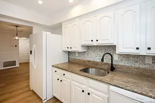 43 Cambridge Dr W, Copiague, NY 11726 - Photo 14