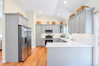 77 Maple Wood Lane, Riverhead, NY 11901 - Photo 18