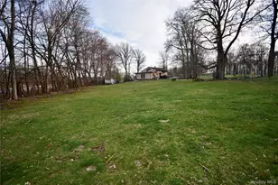 130 Scotland Hill Rd, Chestnut Ridge, NY 10977 - Photo 2