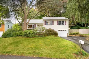 11 Longford St, Huntington, NY 11743 - Photo 2